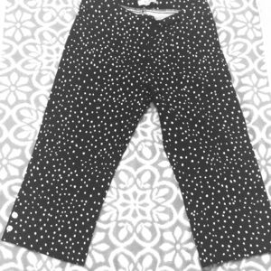 A stylish printed pantalons